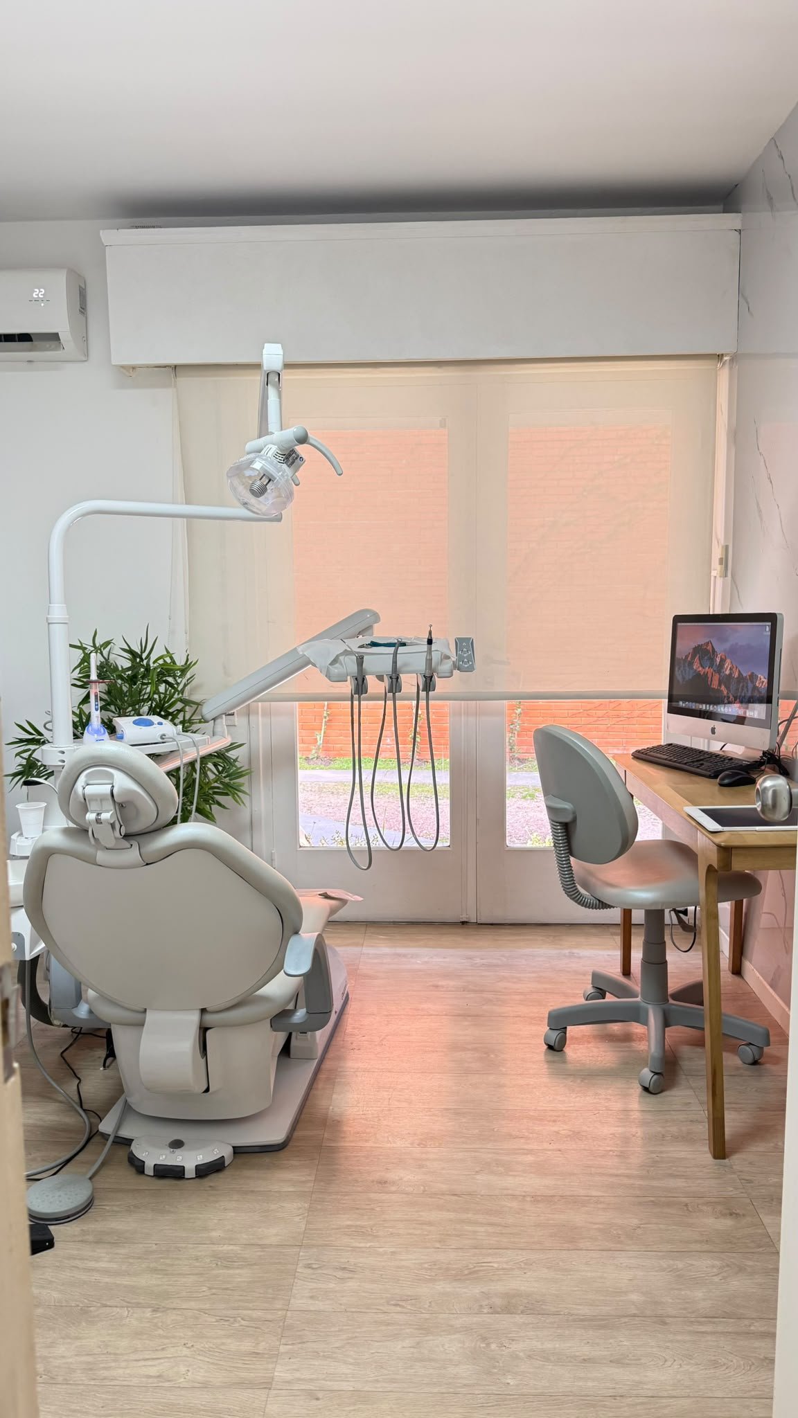 Sillón y equipamiento del consultorio actual de Franca Dental en Carrasco